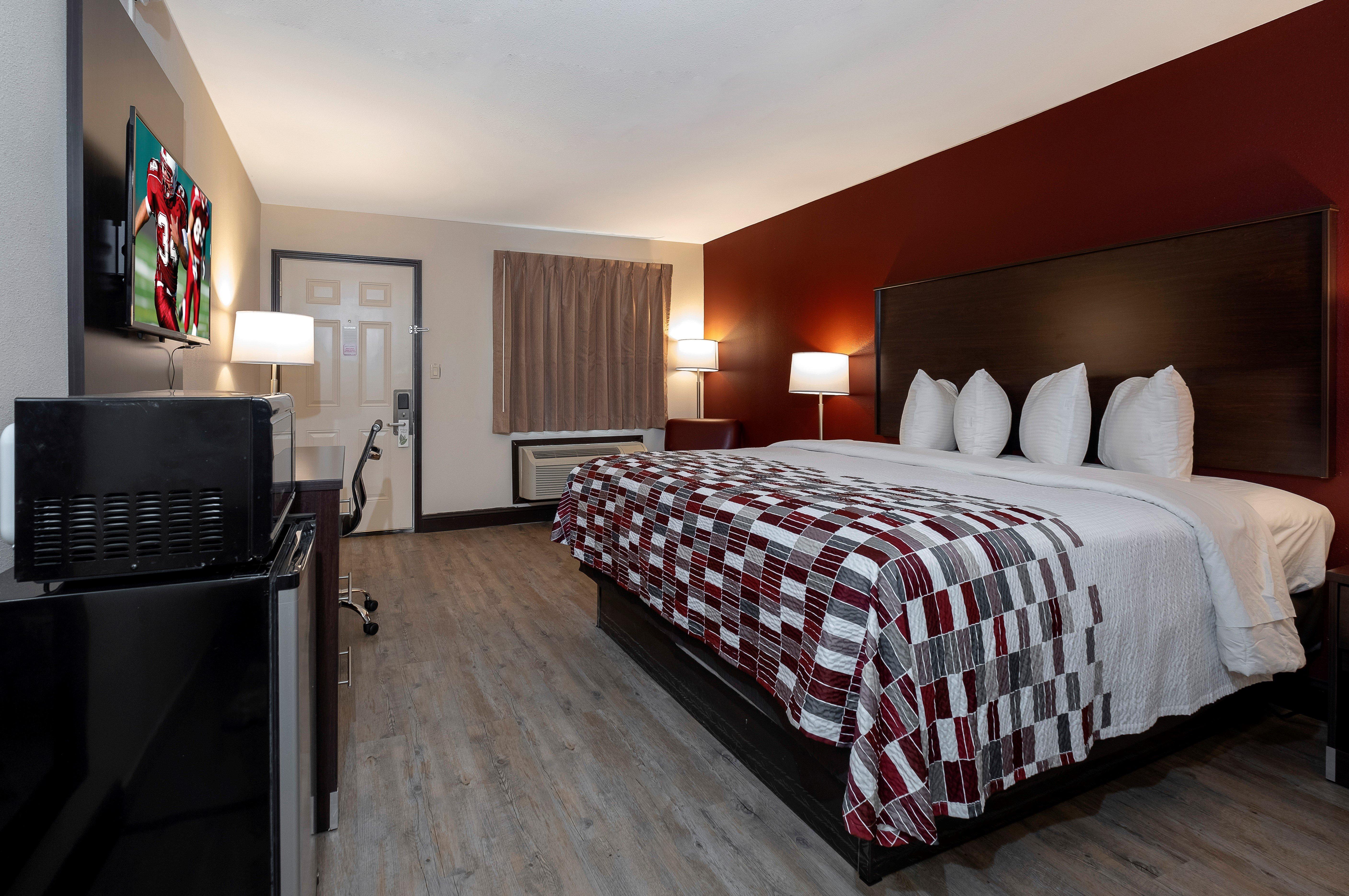 Red Roof Inn Маскл Шолс Экстерьер фото