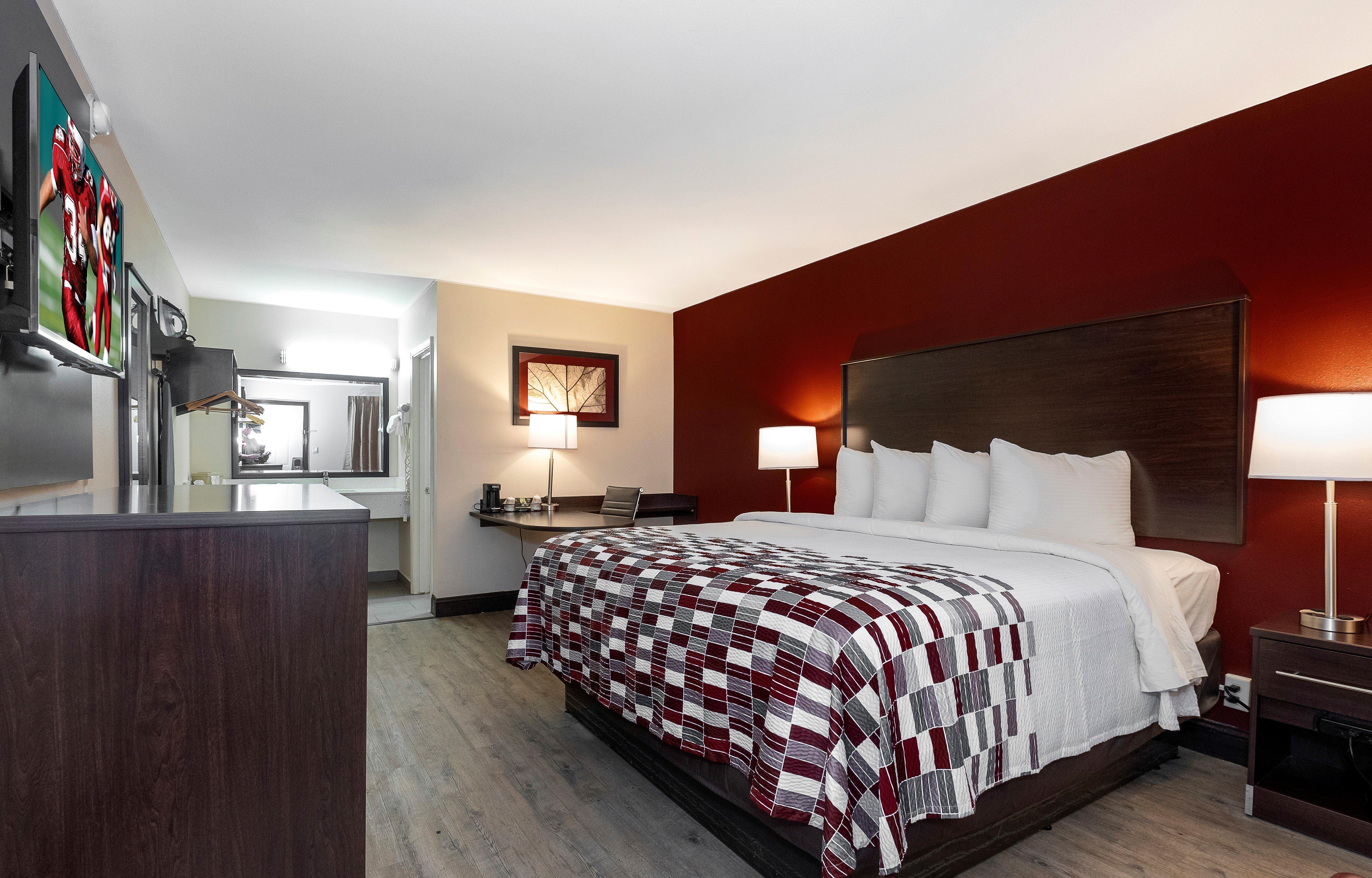 Red Roof Inn Маскл Шолс Экстерьер фото