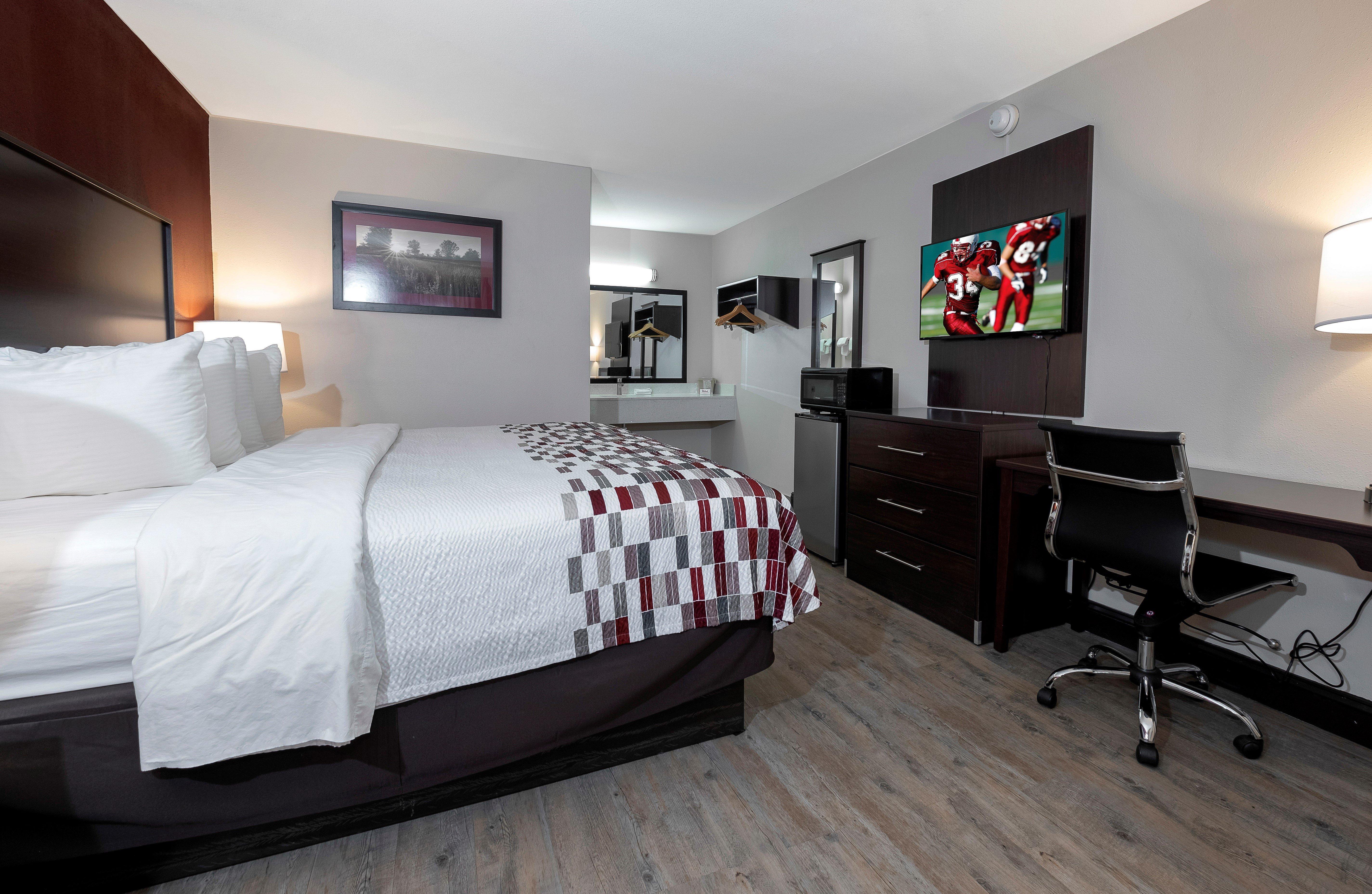 Red Roof Inn Маскл Шолс Экстерьер фото