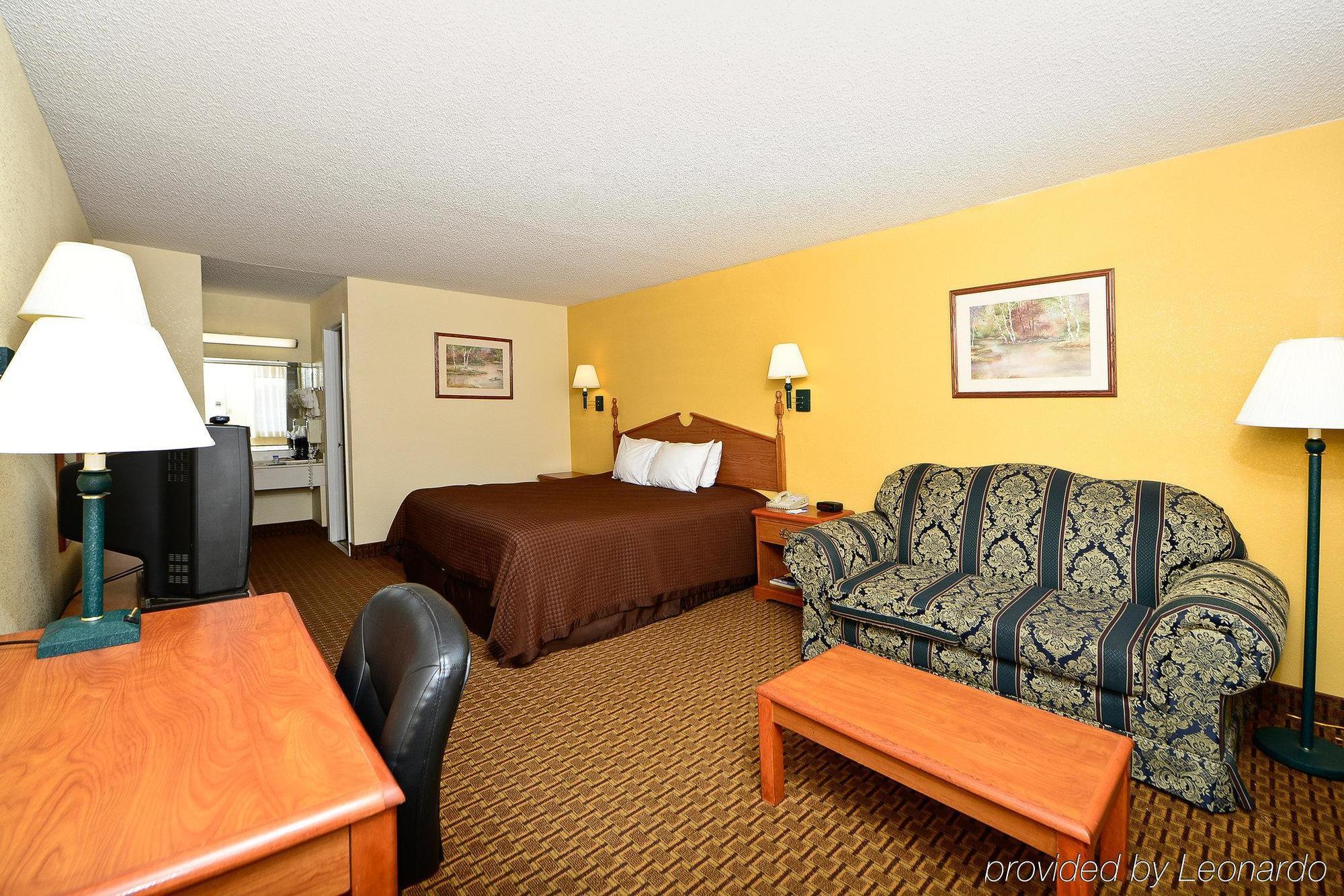 Red Roof Inn Маскл Шолс Экстерьер фото