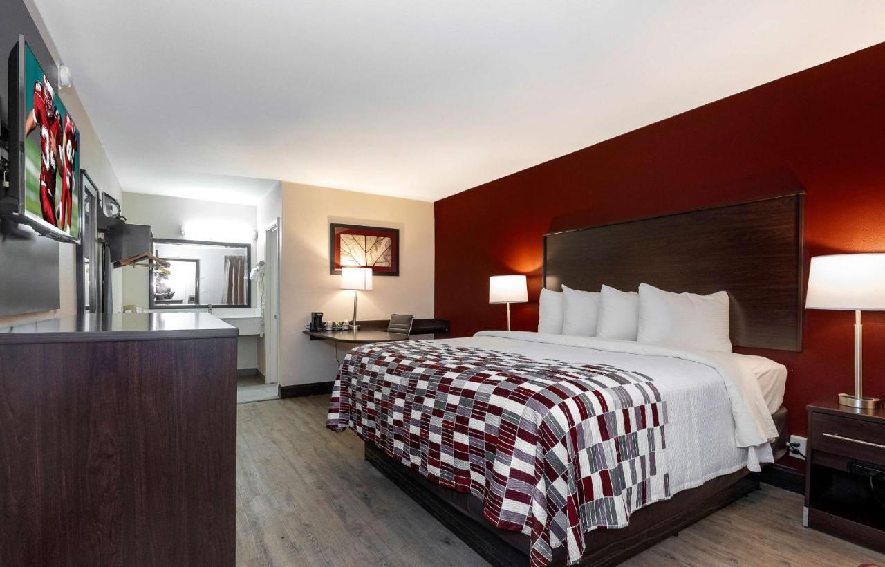 Red Roof Inn Маскл Шолс Экстерьер фото
